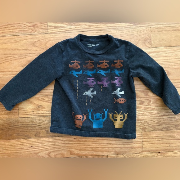 GAP Other - GAP babygap kids 2T Charcoal Graphic Crewneck long sleeve aliens